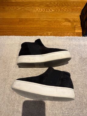 VINCE WARREN SUEDE PLATFORM SLIP-ON SNEAKERS